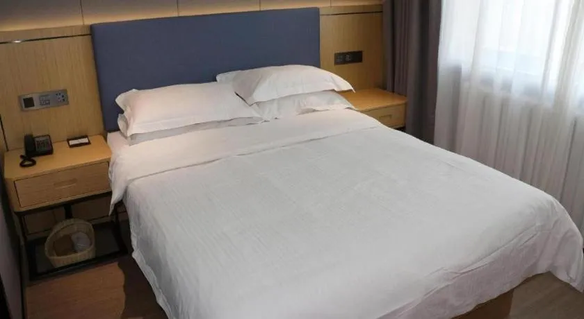 Bed in Green Tree Inn Urumqi San'gong Metro Station Exit