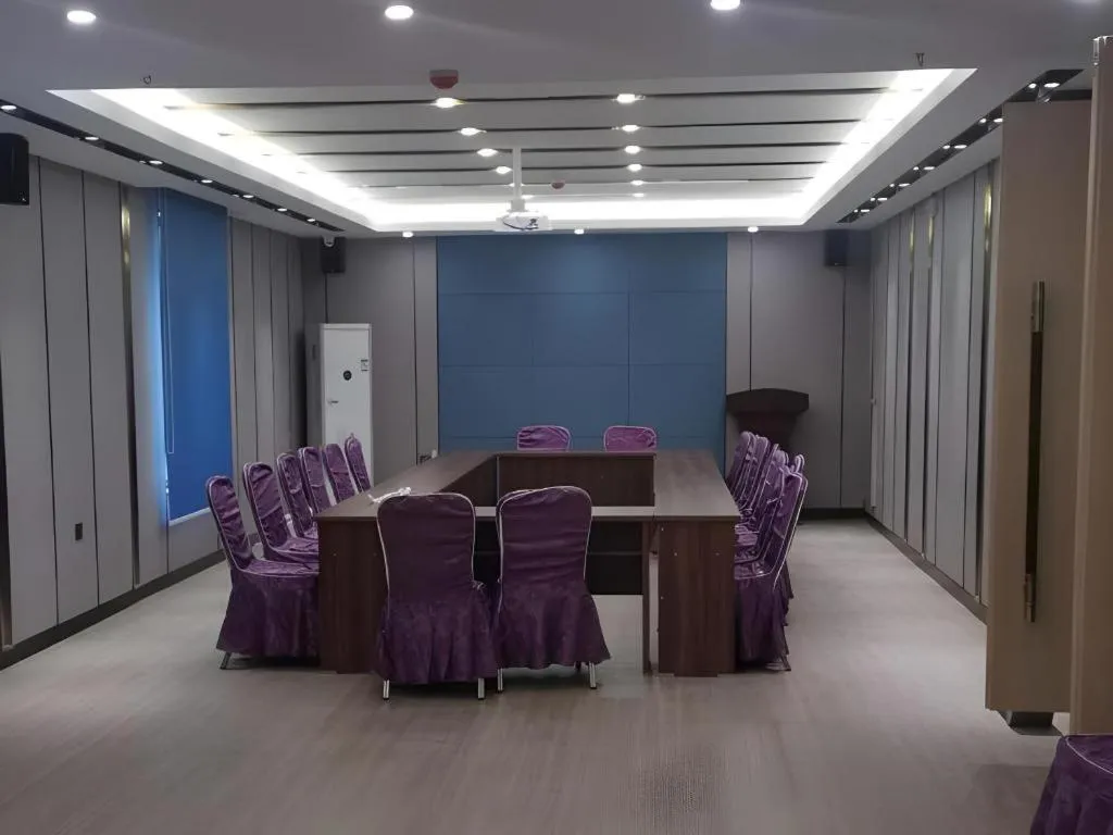 Green Tree Inn Urumqi San'gong Metro Station Exit