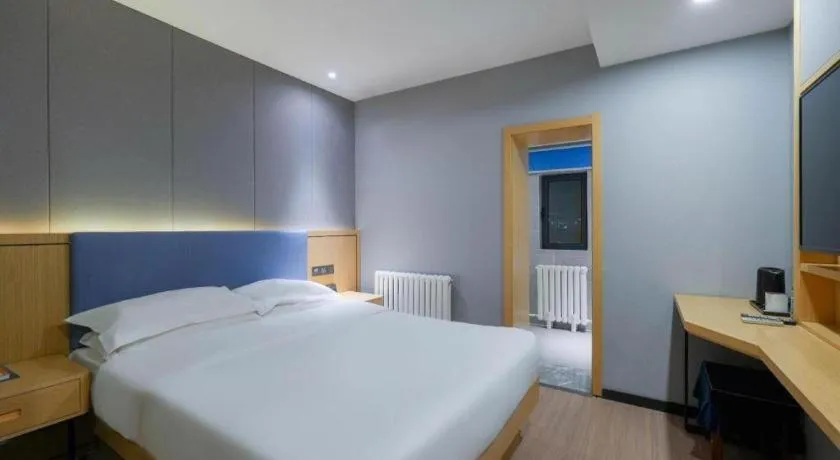 Bed in Green Tree Inn Urumqi San'gong Metro Station Exit