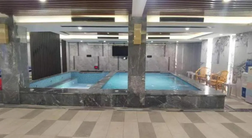 Green Tree Inn Urumqi San'gong Metro Station Exit