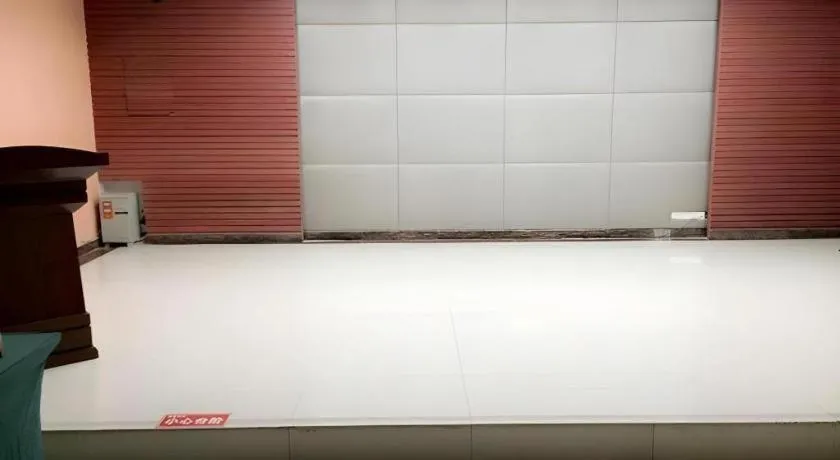 Green Tree Inn Urumqi San'gong Metro Station Exit