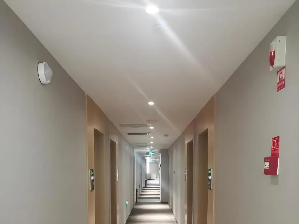 Green Tree Inn Urumqi San'gong Metro Station Exit