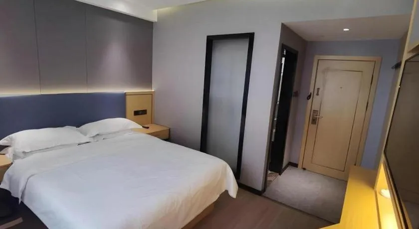 Bed in Green Tree Inn Urumqi San'gong Metro Station Exit