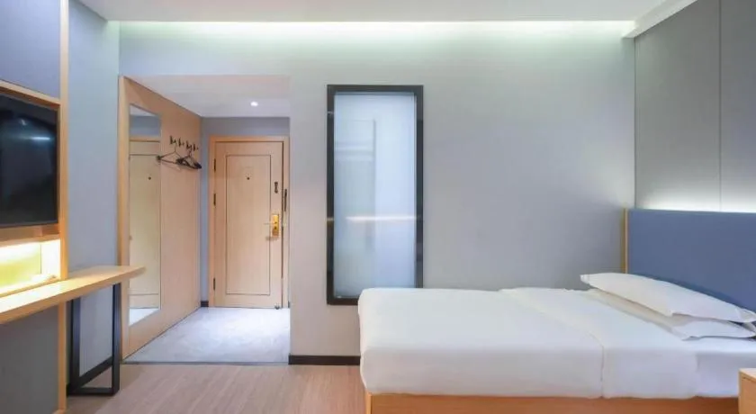 Bed in Green Tree Inn Urumqi San'gong Metro Station Exit