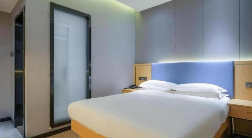 Bed in Green Tree Inn Urumqi San'gong Metro Station Exit