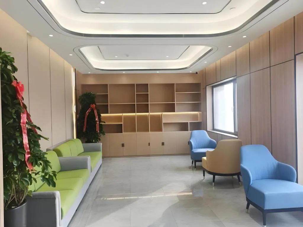 Green Tree Inn Urumqi San'gong Metro Station Exit