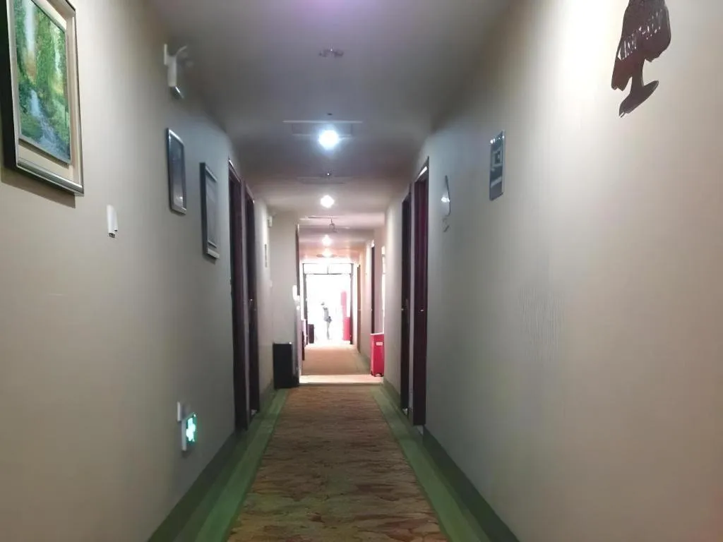 Green Tree Inn Urumqi San'gong Metro Station Exit