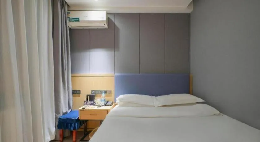 Bed in Green Tree Inn Urumqi San'gong Metro Station Exit