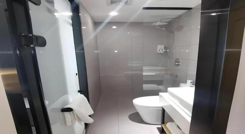 Green Tree Inn Urumqi San'gong Metro Station Exit