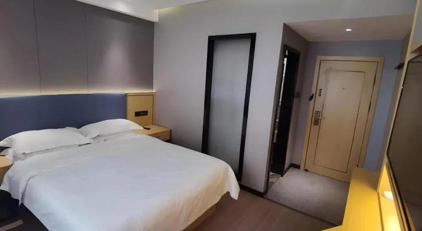 Bed in Green Tree Inn Urumqi San'gong Metro Station Exit