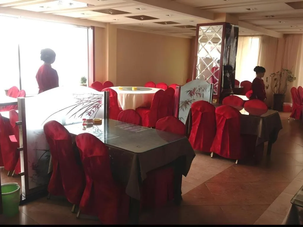 Green Tree Inn Urumqi San'gong Metro Station Exit