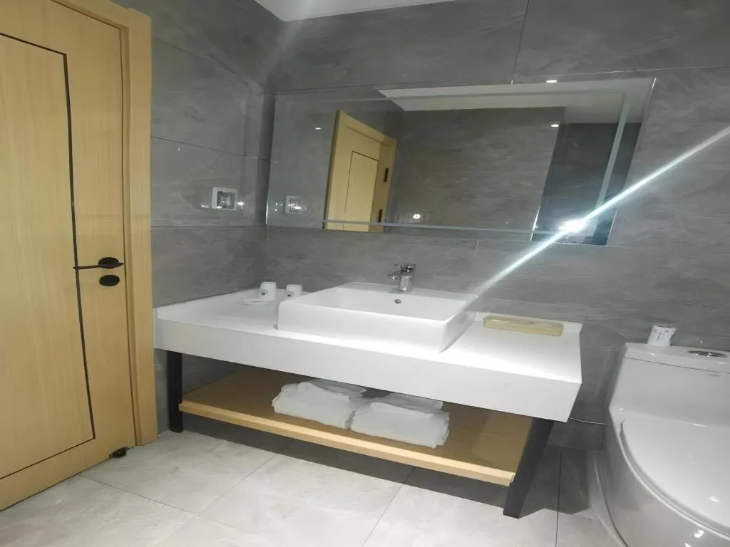 Green Tree Inn Urumqi San'gong Metro Station Exit