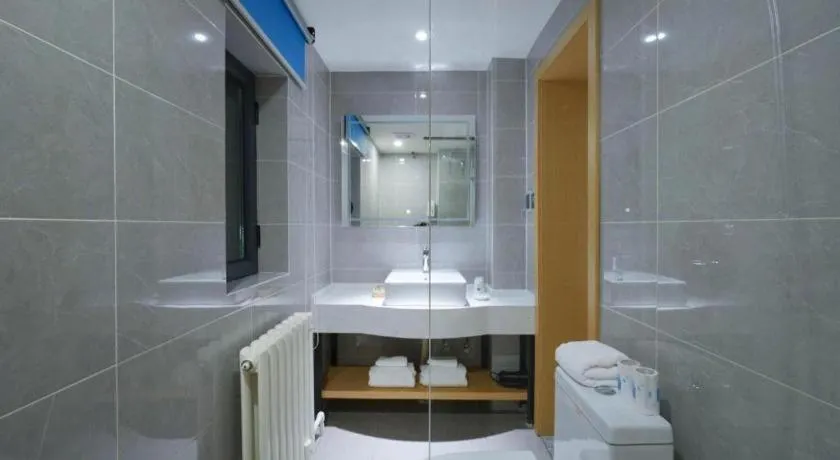 Green Tree Inn Urumqi San'gong Metro Station Exit