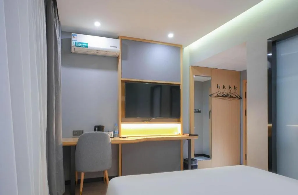 Bed in Green Tree Inn Urumqi San'gong Metro Station Exit