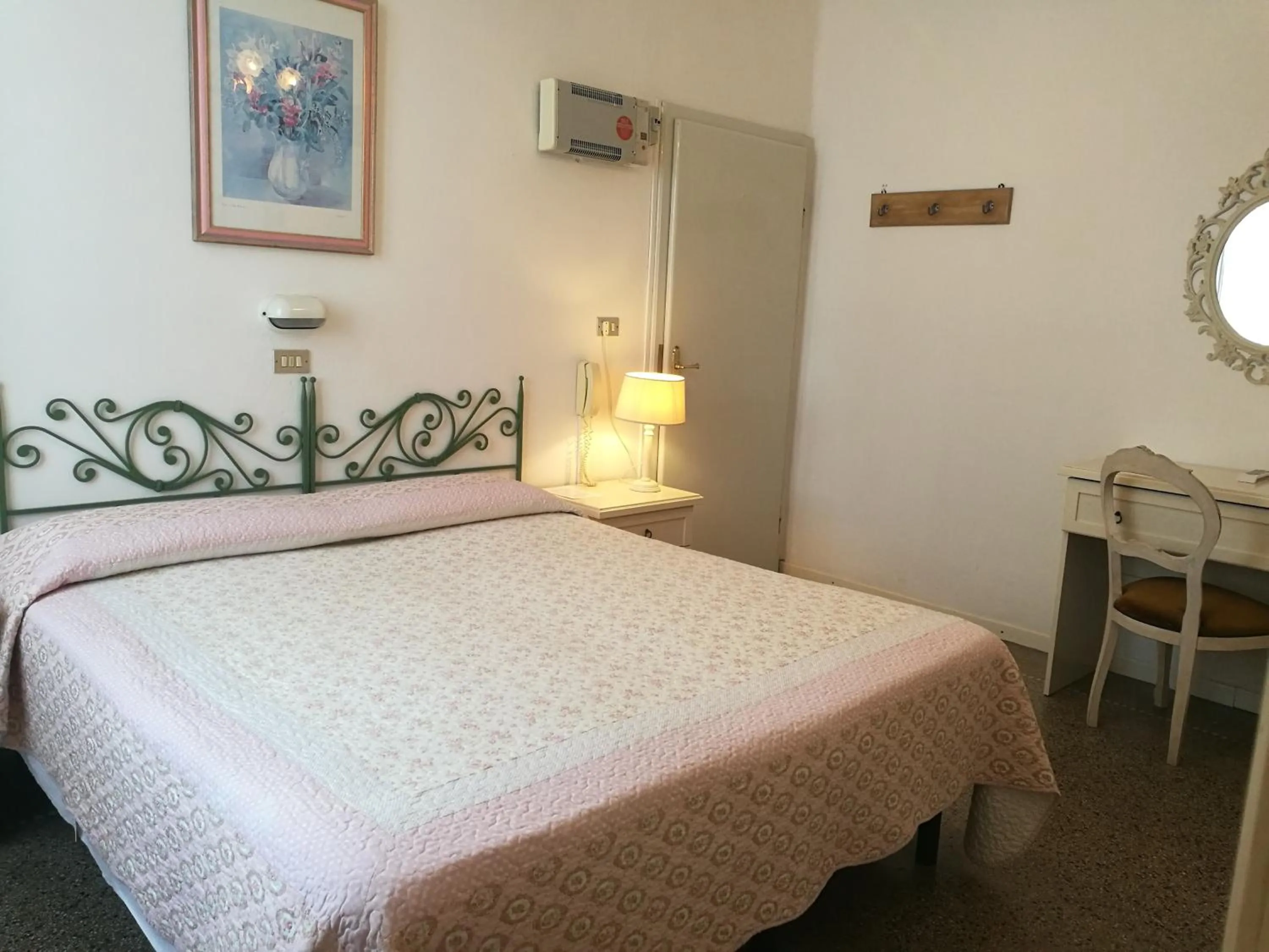 Bed in Villa la Fonte
