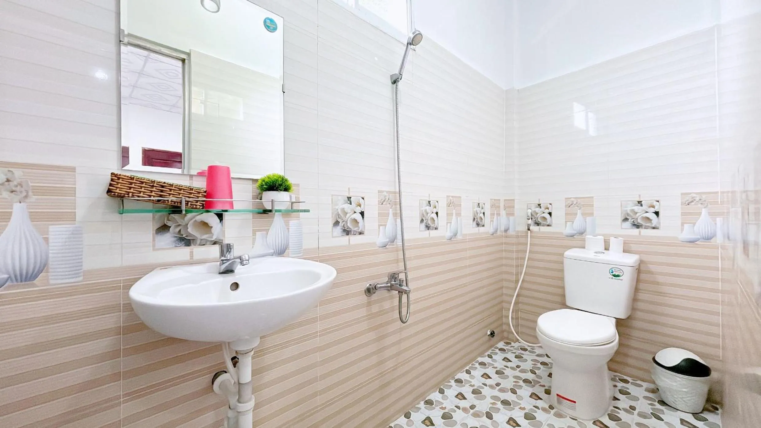 Shower in Quoc Dinh Guest House