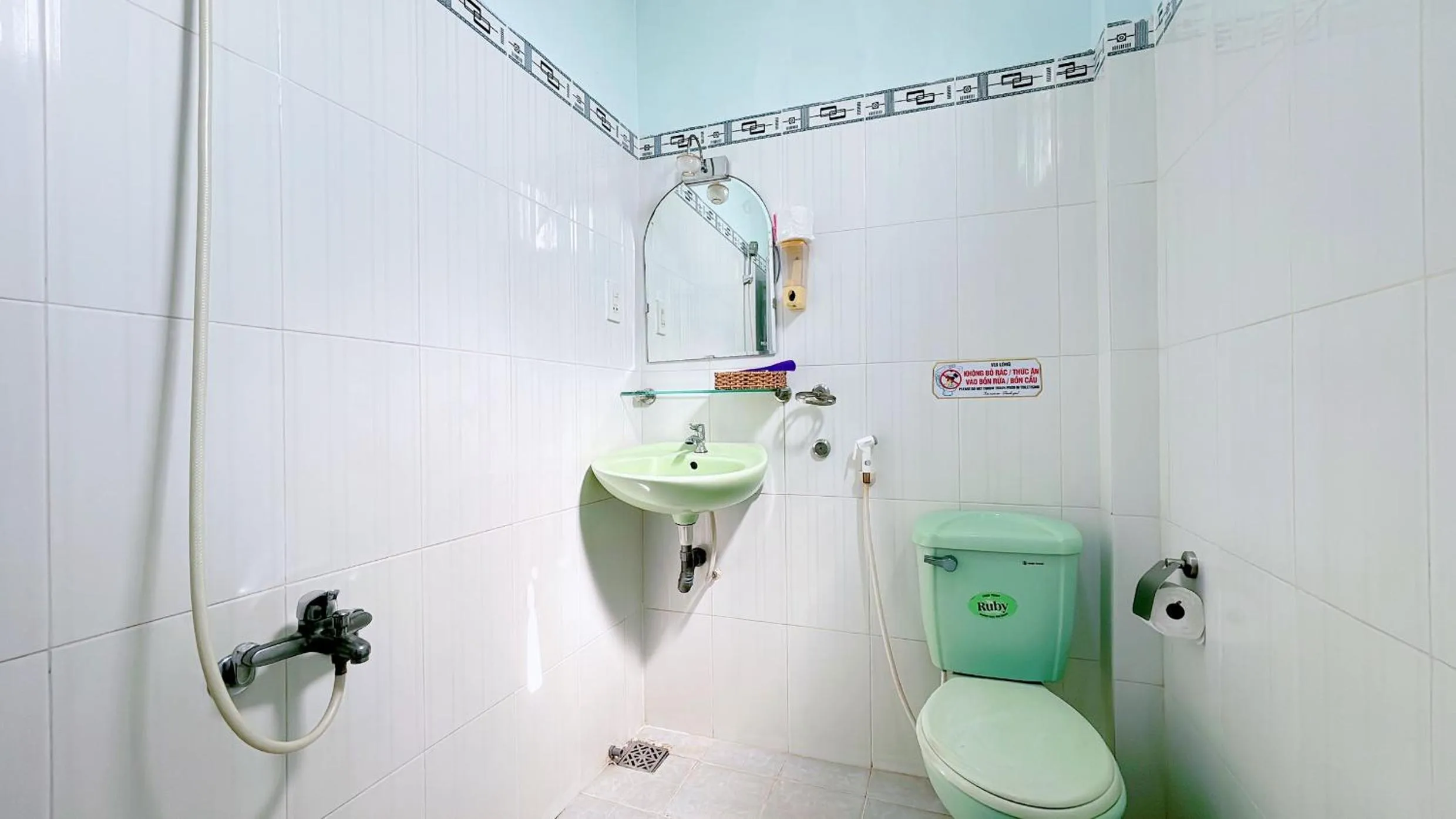 Shower in Quoc Dinh Guest House