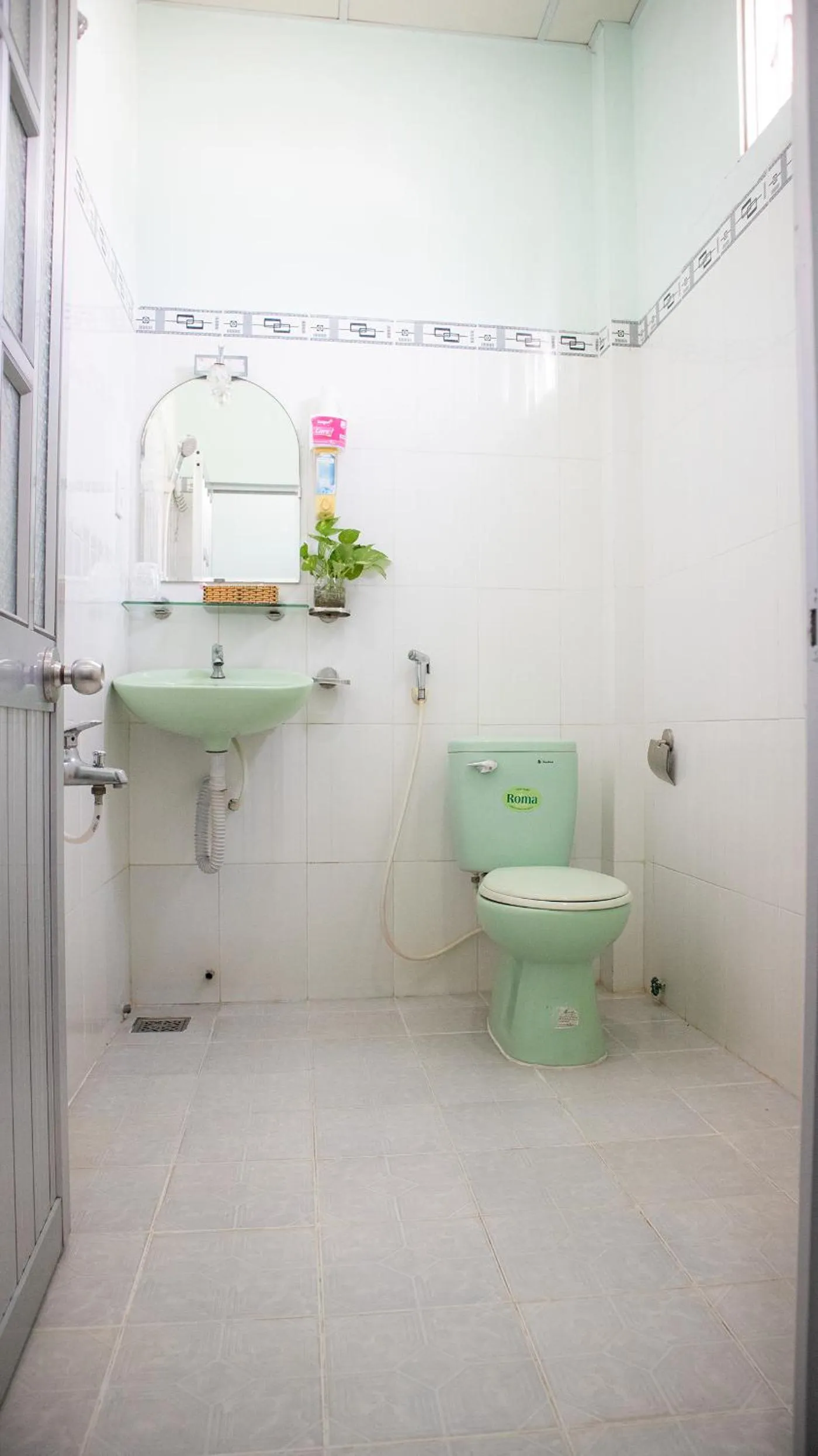 Toilet in Quoc Dinh Guest House