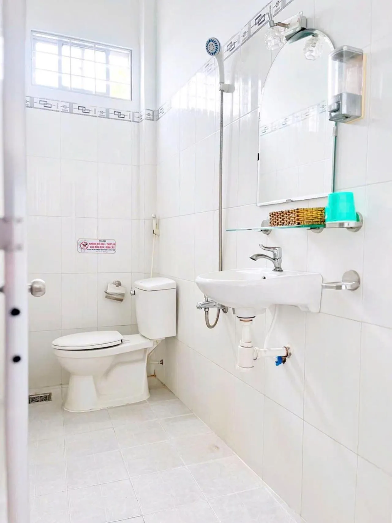 Shower in Quoc Dinh Guest House