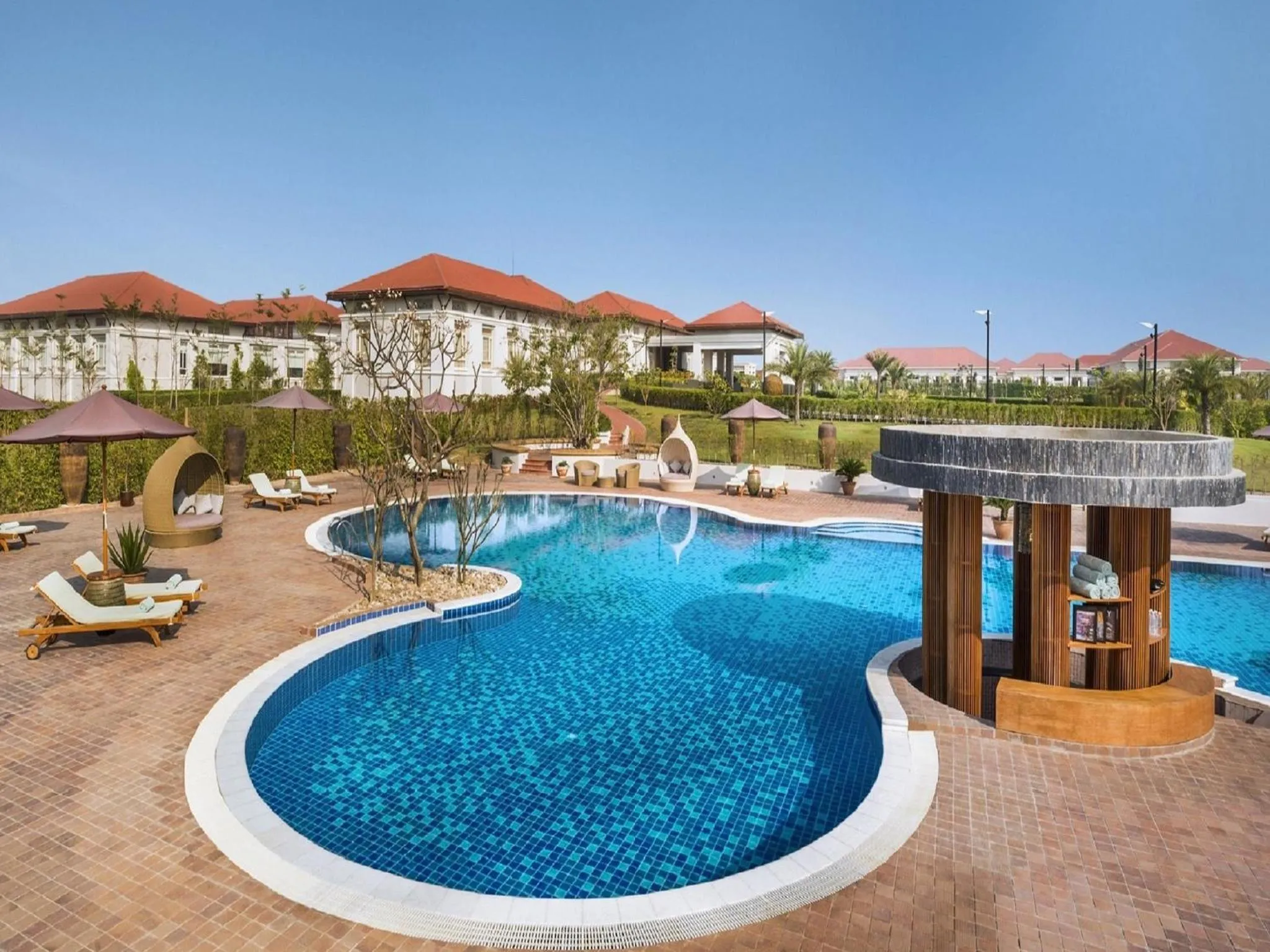 Swimming pool in Jasmine Naypyitaw Hotel