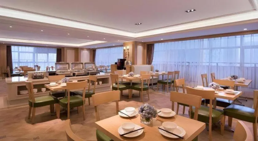 Vienna Hotel Zhengzhou East High-Speed Railway Station