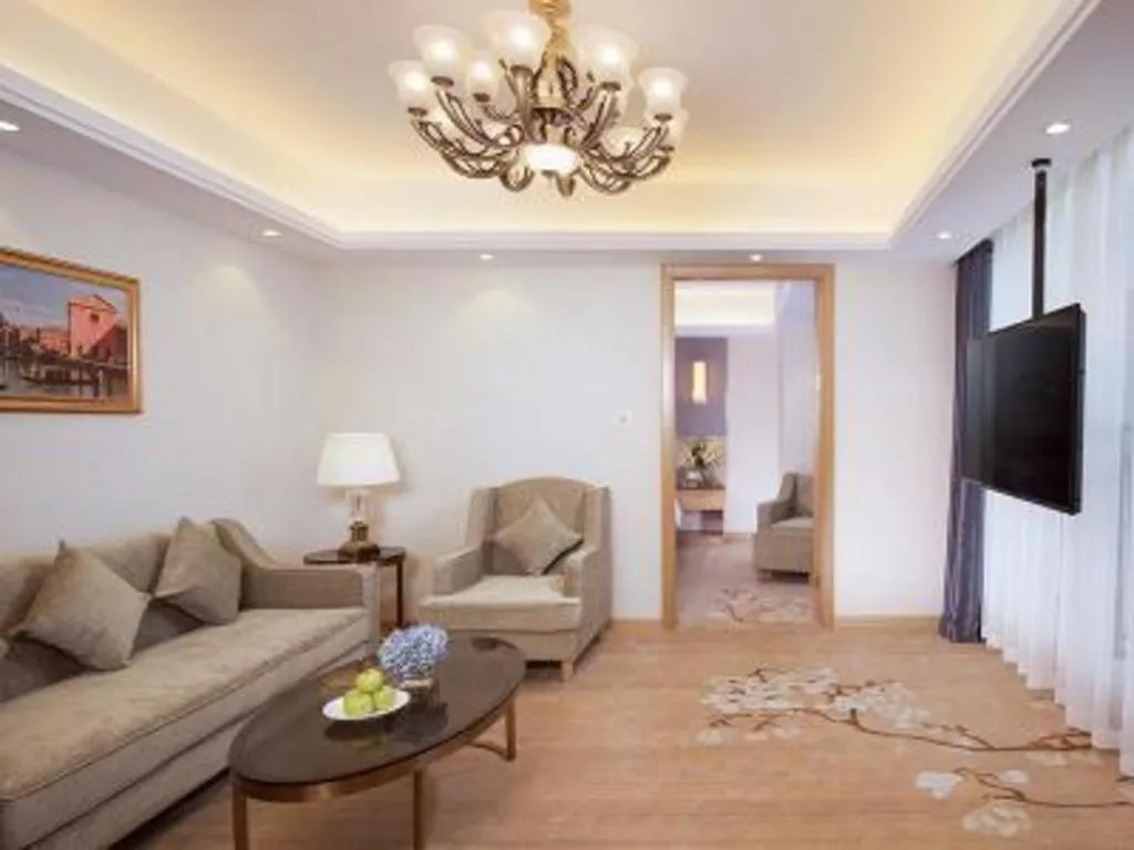 Vienna Hotel Zhengzhou East High-Speed Railway Station