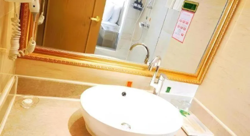 Vienna Hotel Zhengzhou East High-Speed Railway Station