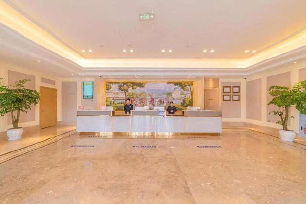 Vienna Hotel Chongqing West Station Square