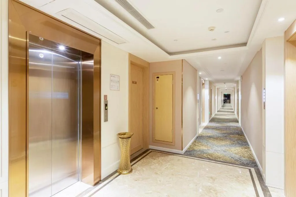 Vienna Hotel Chongqing West Station Square