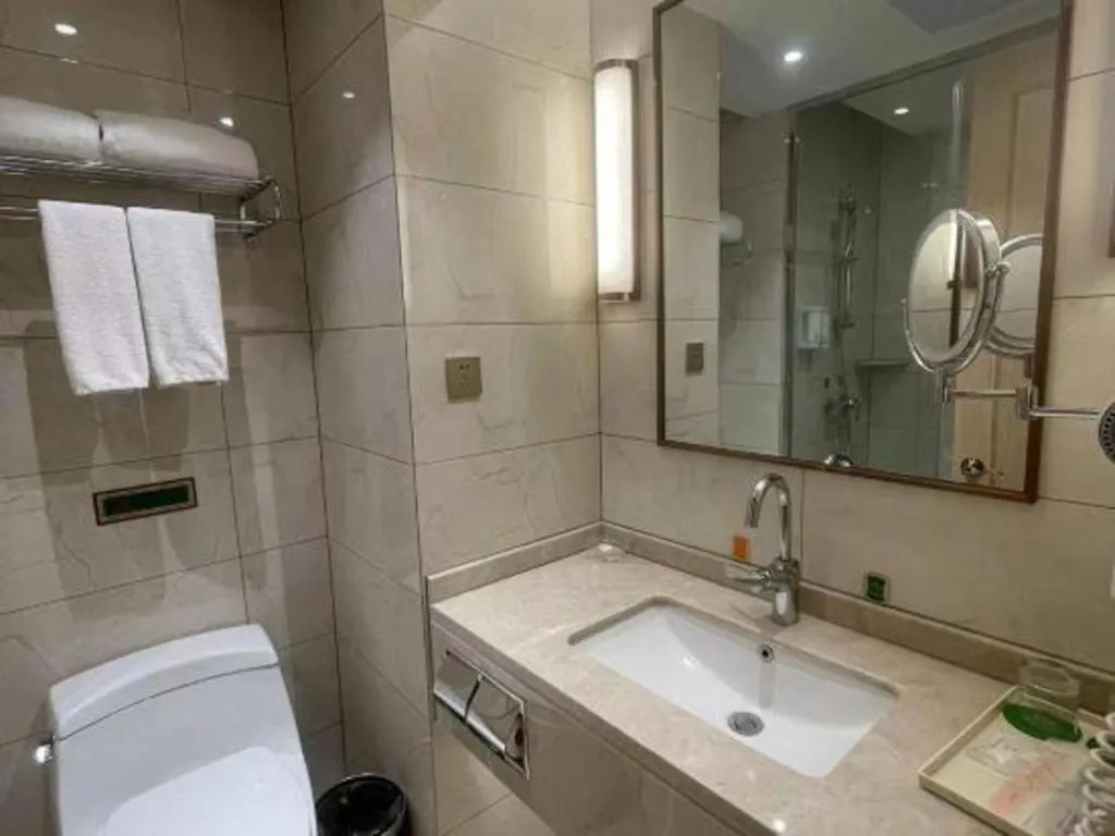 Vienna Hotel Jinjiang Bus Passenger Station