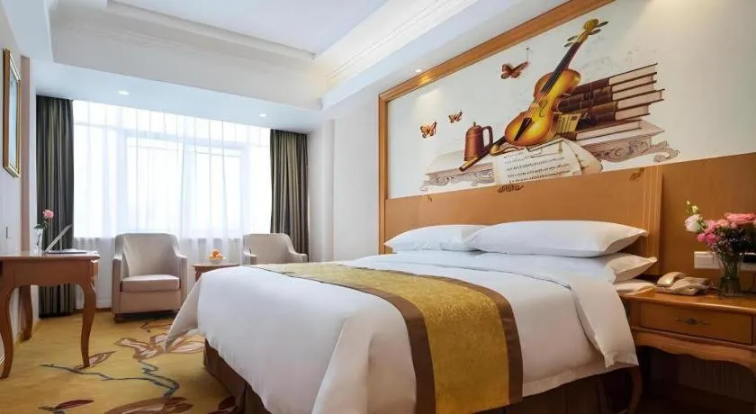 Bed in Vienna Hotel Guangdong Huidong Herung Pedestrian Street