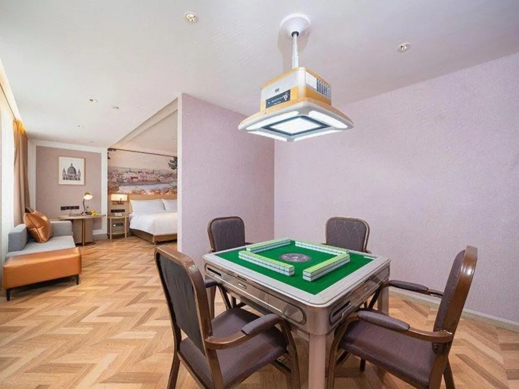 Bed in Vienna Hotel Lincang New Asia Pacific Times Square