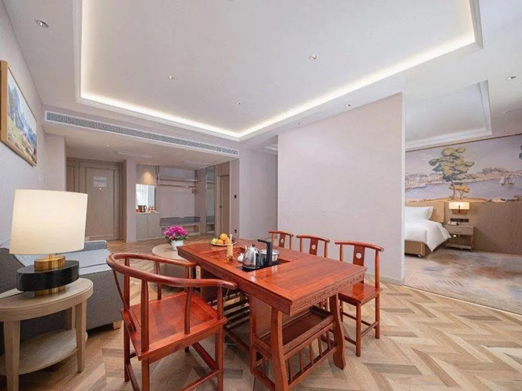 Vienna Hotel Lincang New Asia Pacific Times Square