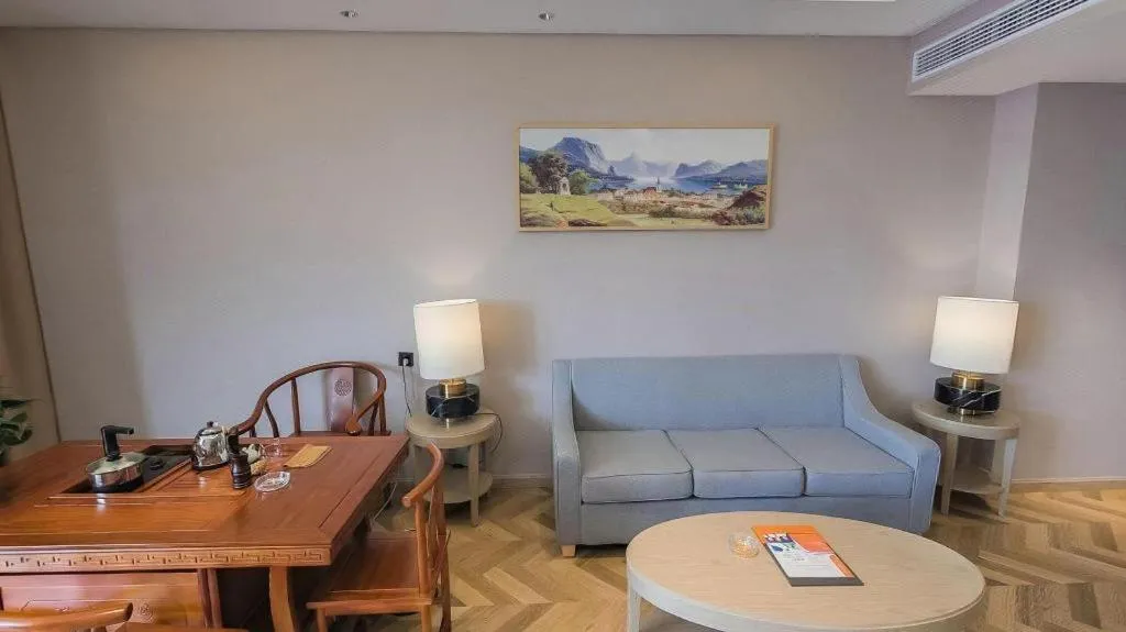 Vienna Hotel Lincang New Asia Pacific Times Square