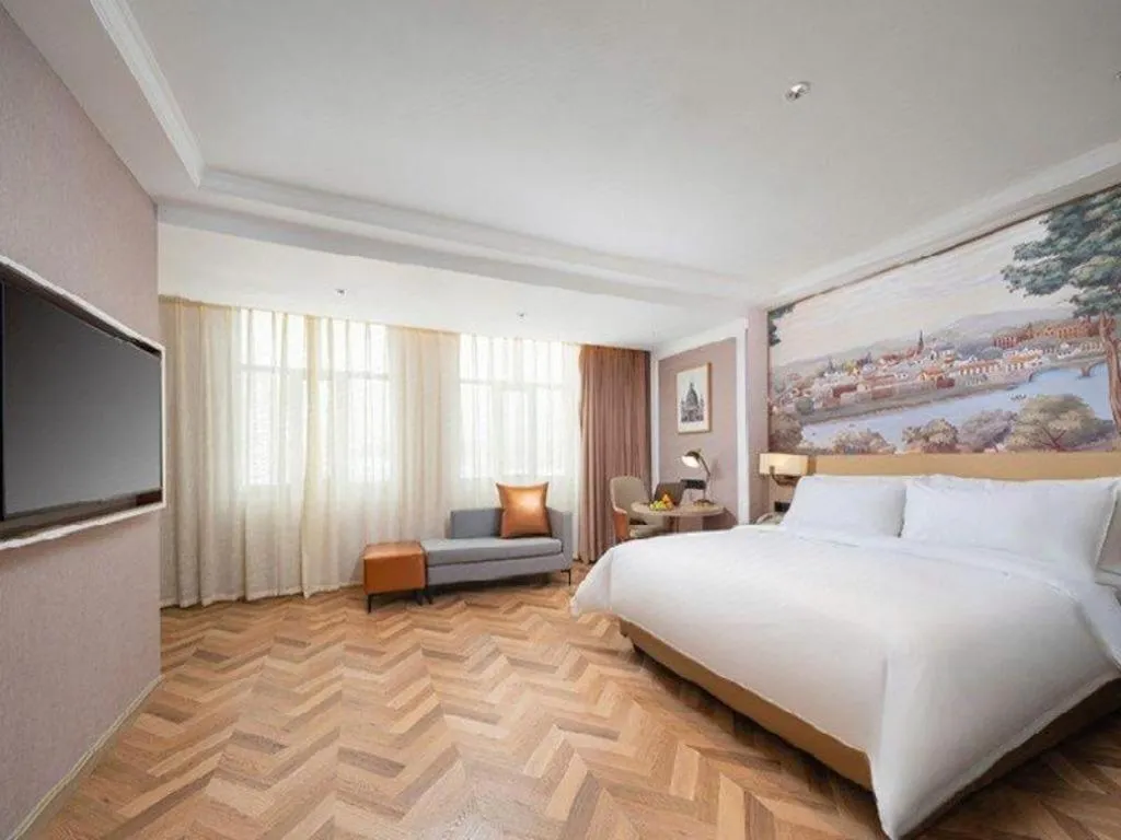 Bed in Vienna Hotel Lincang New Asia Pacific Times Square