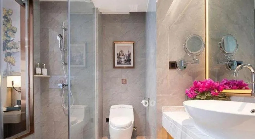 Vienna Hotel Lincang New Asia Pacific Times Square