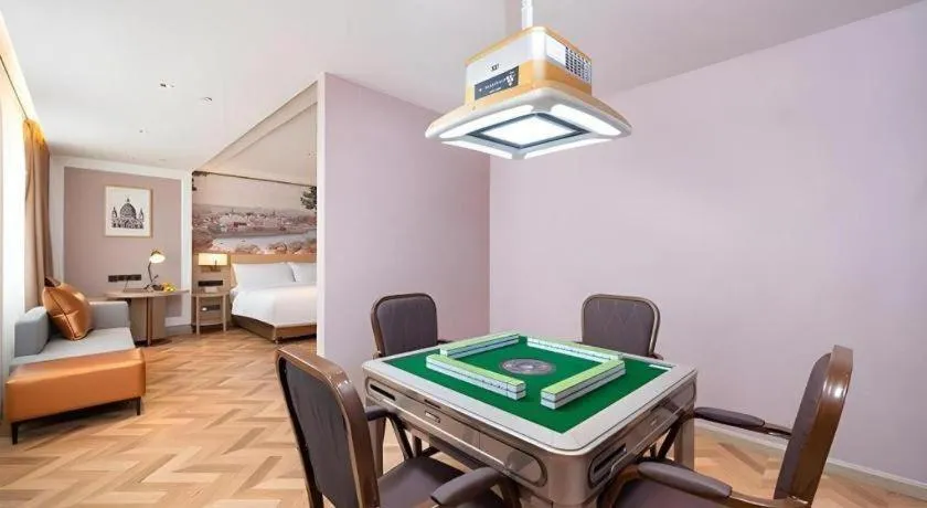 Bed in Vienna Hotel Lincang New Asia Pacific Times Square