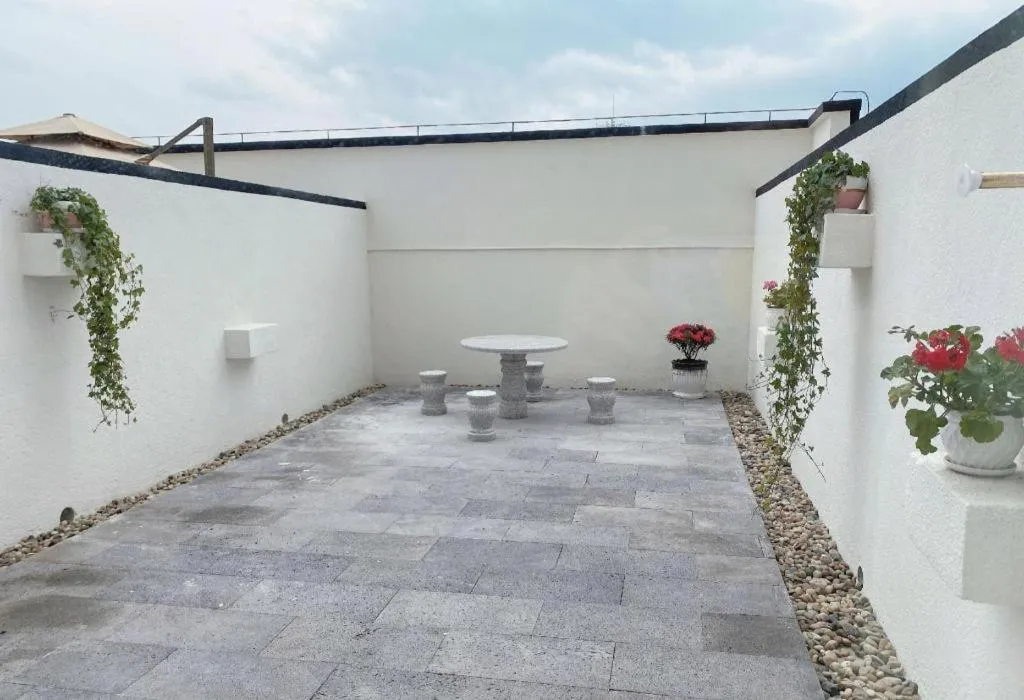 Vienna Hotel Lincang New Asia Pacific Times Square