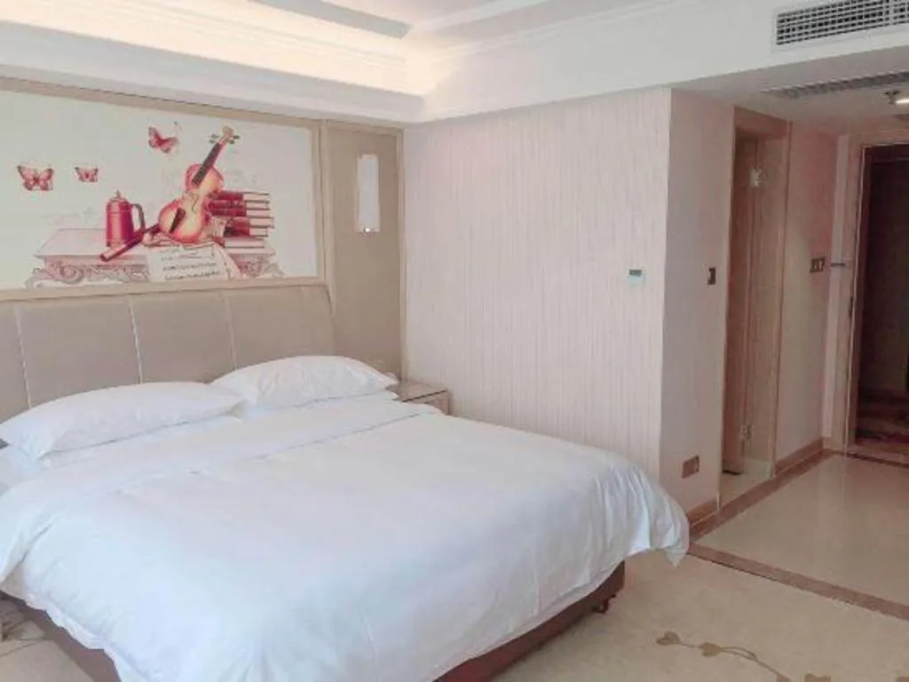 Bed in Vienna Hotel Guangxi Zhongshan Central Plaza West High-Speed Railway Station
