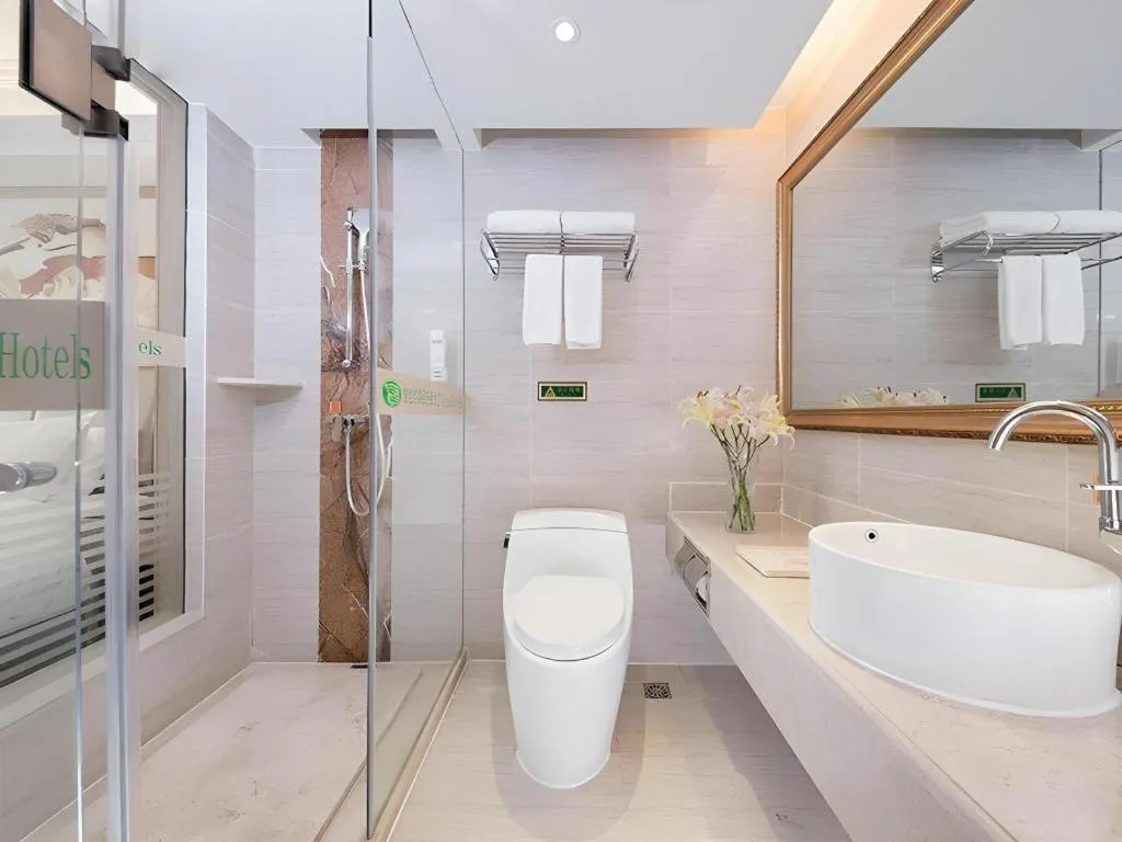 Vienna Hotel Guangxi Zhongshan Central Plaza West High-Speed Railway Station