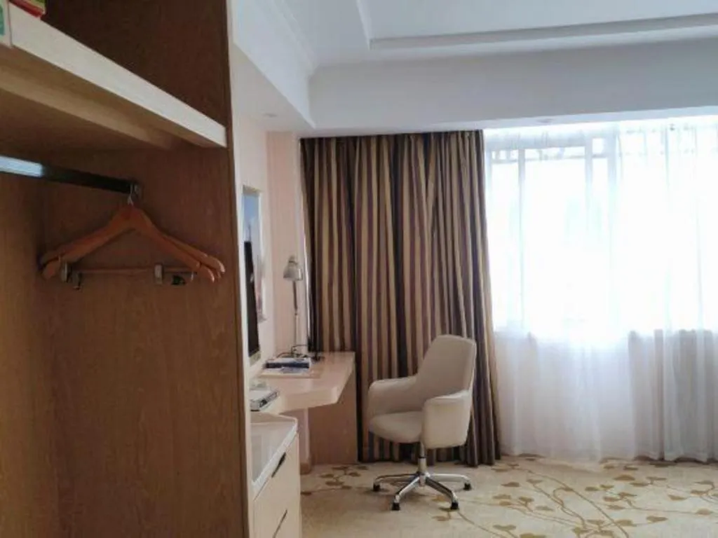 Vienna Hotel Guangxi Zhongshan Central Plaza West High-Speed Railway Station