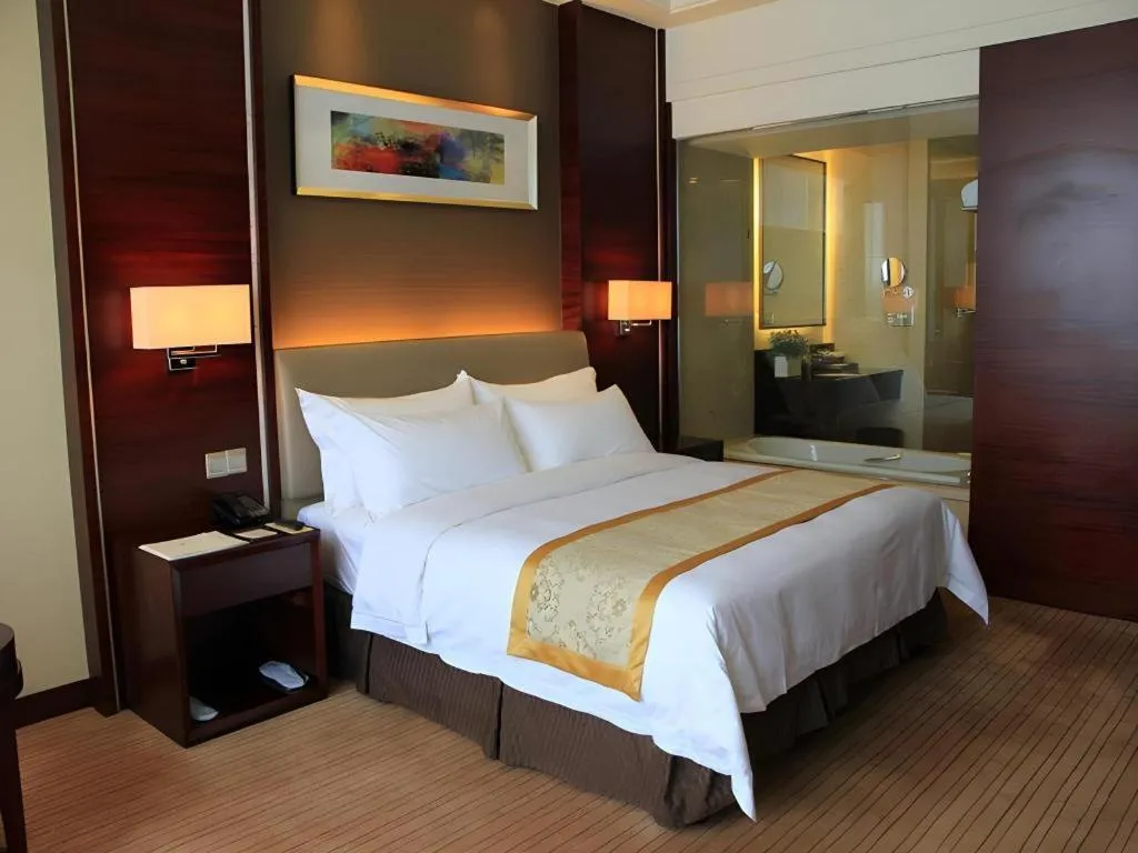 Bed in Venus Royal Hotel Shenzhen International Exhibition Center