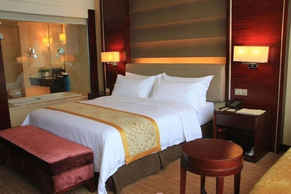 Bed in Venus Royal Hotel Shenzhen International Exhibition Center