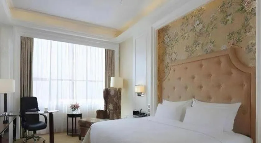 Bed in Venus Royal Hotel Shenzhen International Exhibition Center