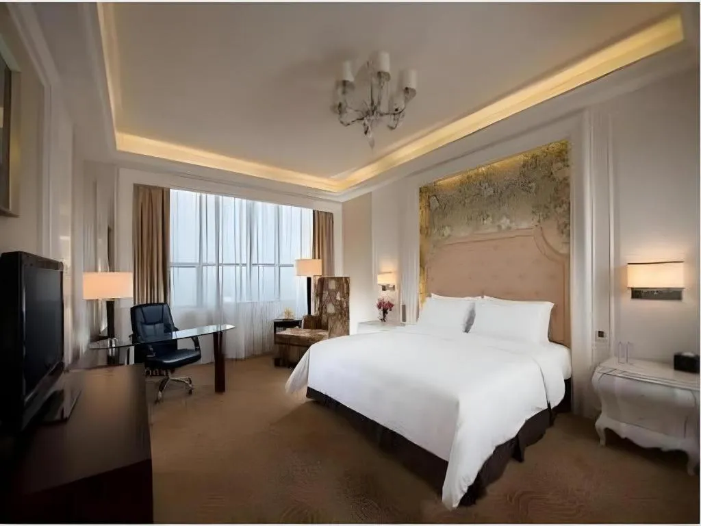 Bed in Venus Royal Hotel Shenzhen International Exhibition Center