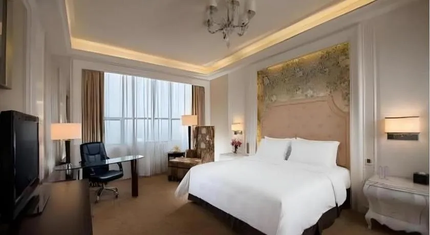 Bed in Venus Royal Hotel Shenzhen International Exhibition Center