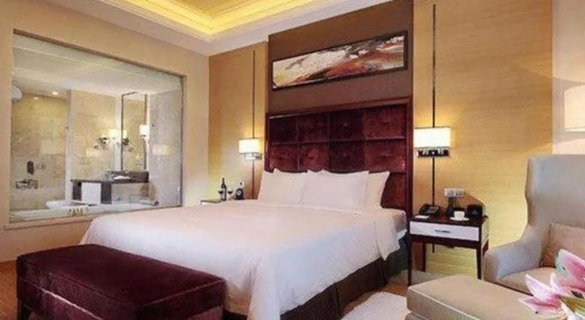 Bed in Venus Royal Hotel Shenzhen International Exhibition Center