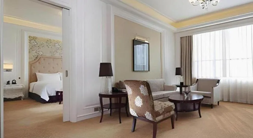 Bed in Venus Royal Hotel Shenzhen International Exhibition Center