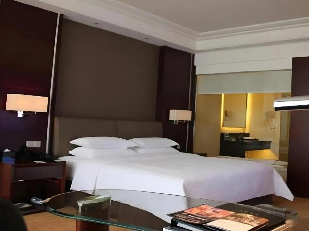 Bed in Venus Royal Hotel Shenzhen International Exhibition Center