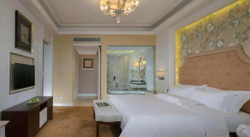 Bed in Venus Royal Hotel Shenzhen International Exhibition Center